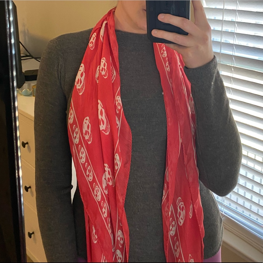 Alexander McQueen skull scarf